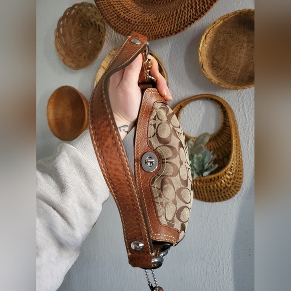 Coach hand bag - Picture 4 of 5